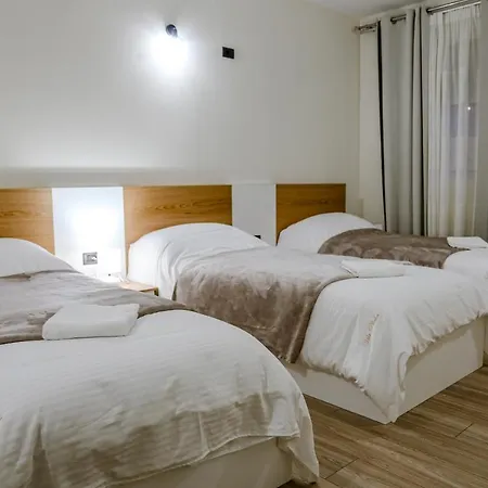 Hotel Pllaha *